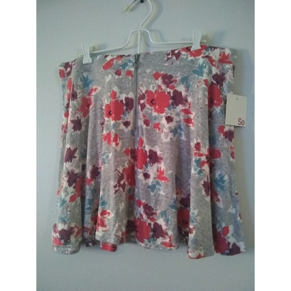 NWOT SO Floral Skirt - Picture 2 of 4